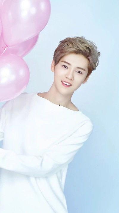 小鲜肉风靡娱乐圈,娱乐圈青春偶像的崛起与影响